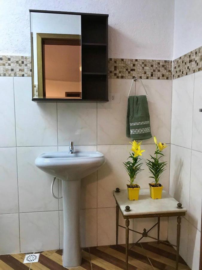 Chalé Privativo à beira do rio Jaguareguava na Mata Atlântica em Bertioga SP Villa Esterno foto