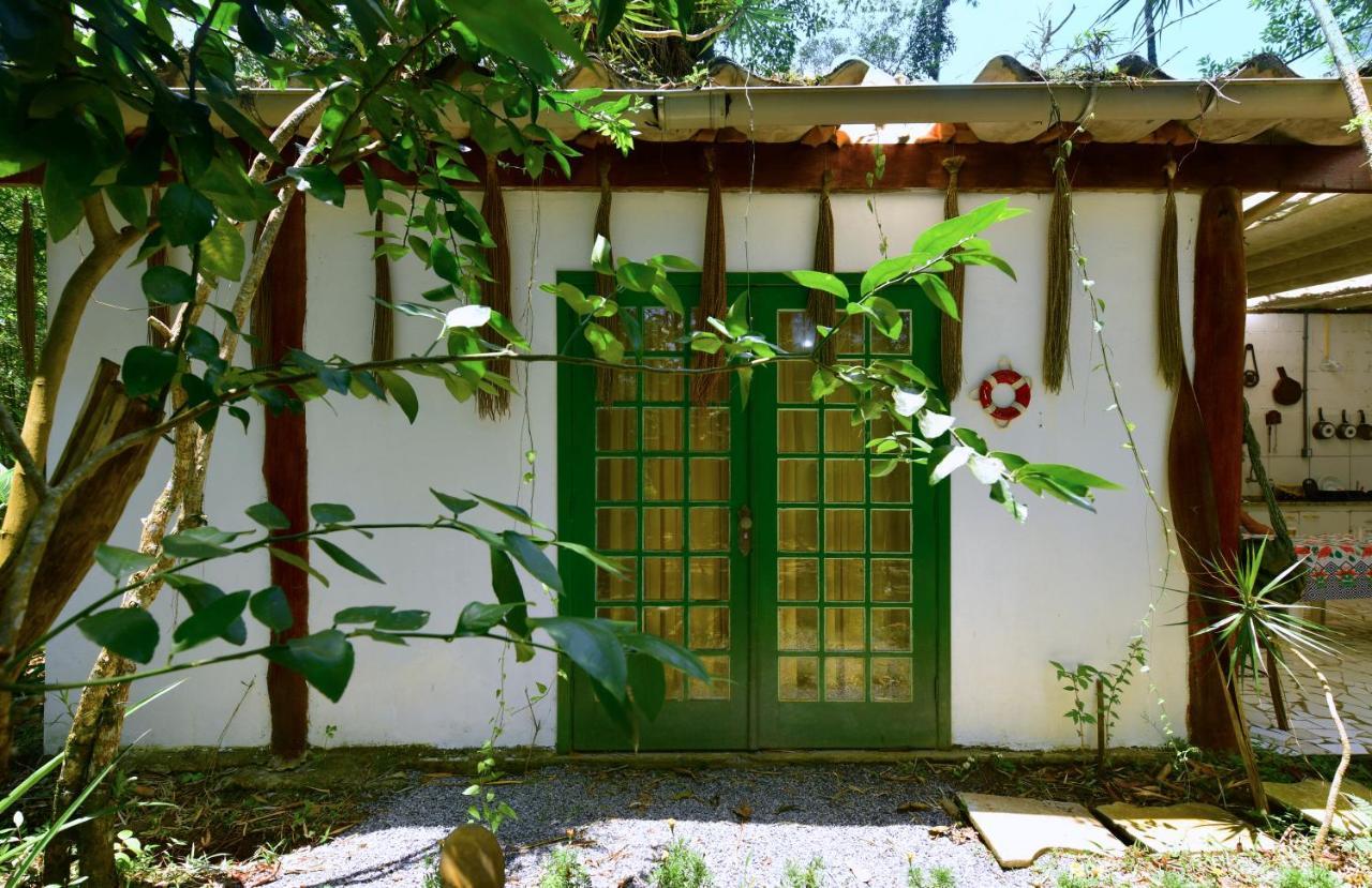 Chalé Privativo à beira do rio Jaguareguava na Mata Atlântica em Bertioga SP Villa Esterno foto