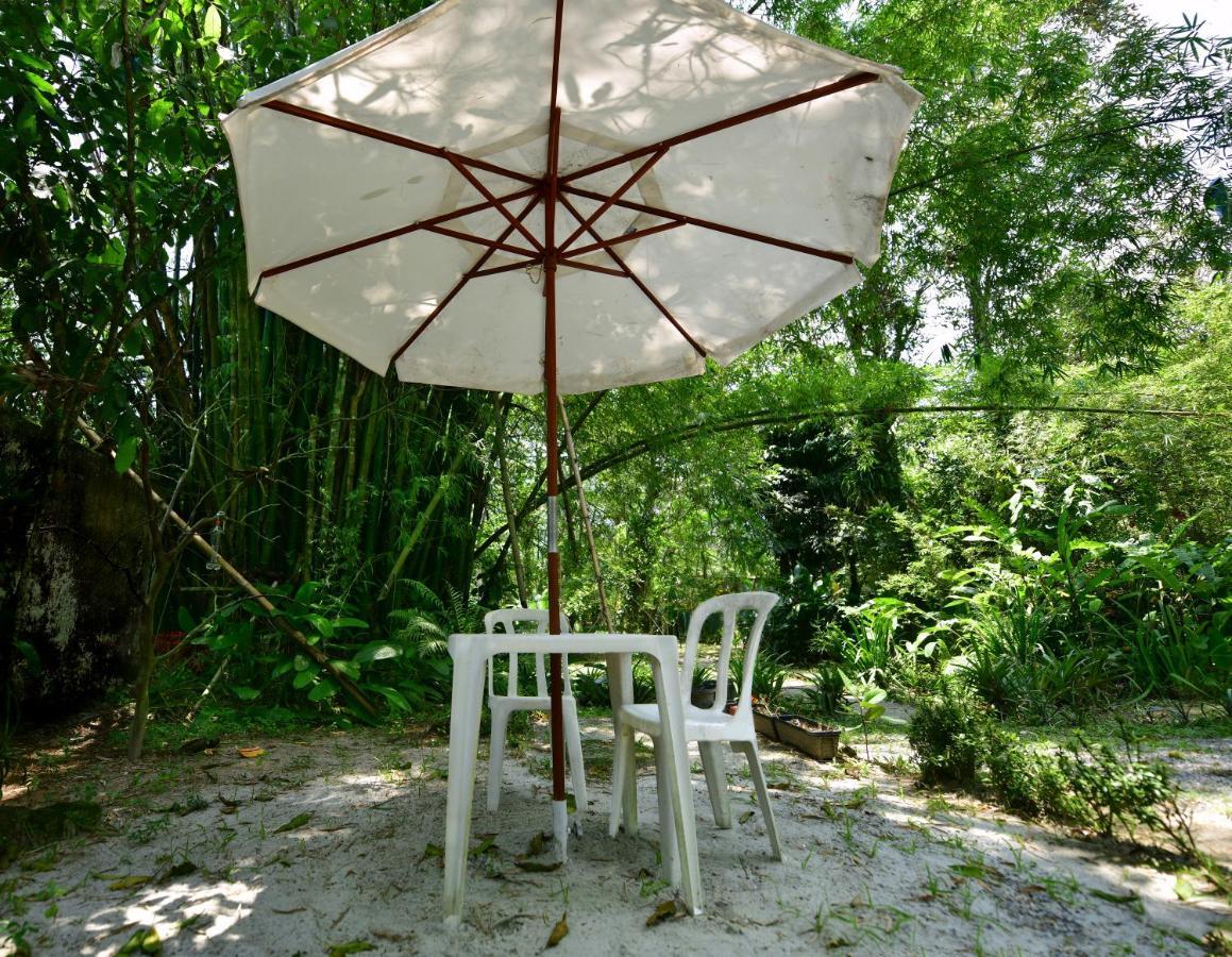 Chalé Privativo à beira do rio Jaguareguava na Mata Atlântica em Bertioga SP Villa Esterno foto