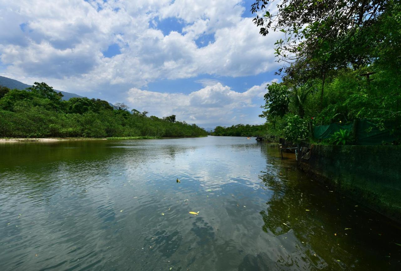 Chalé Privativo à beira do rio Jaguareguava na Mata Atlântica em Bertioga SP Villa Esterno foto