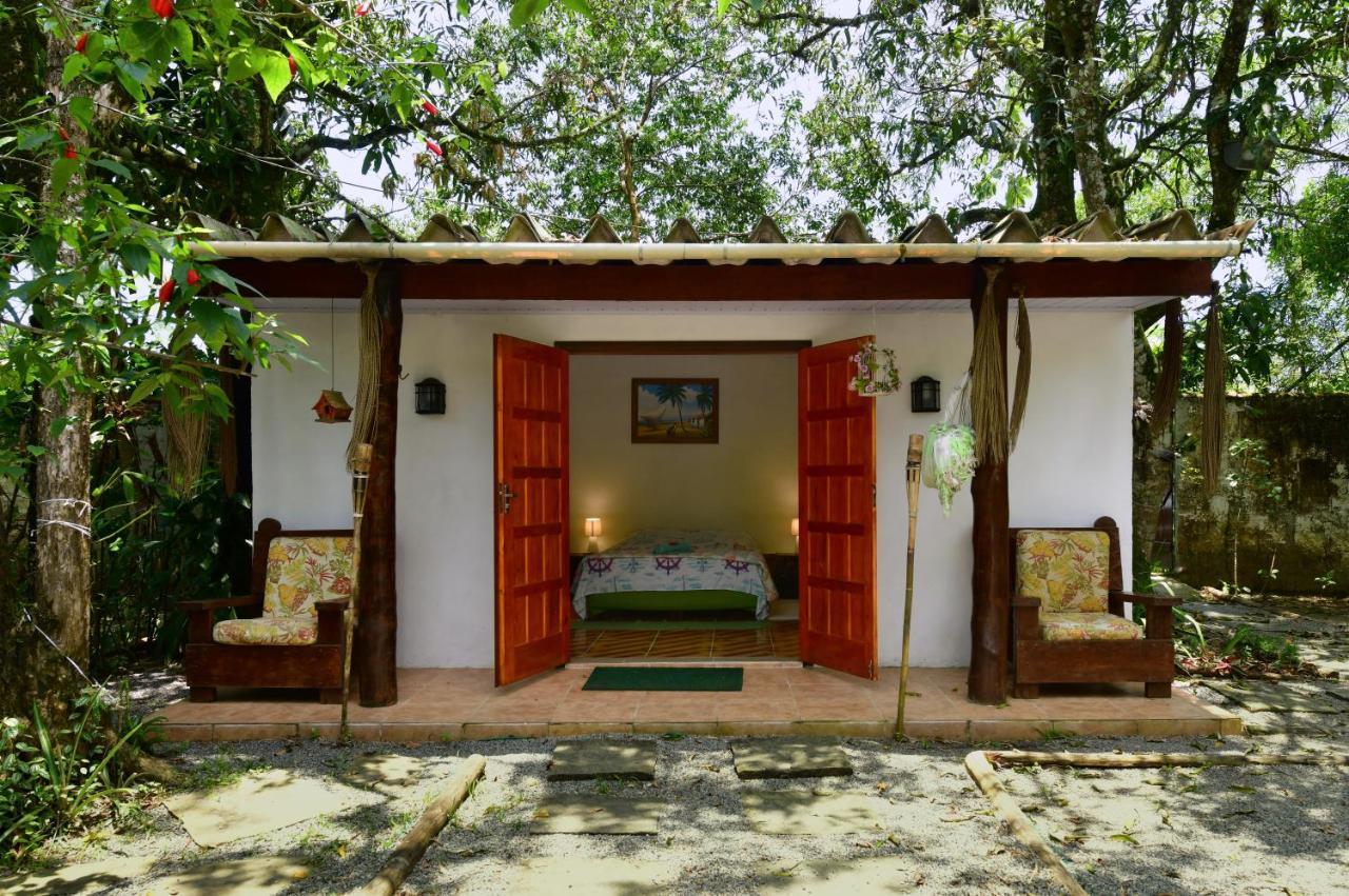Chalé Privativo à beira do rio Jaguareguava na Mata Atlântica em Bertioga SP Villa Esterno foto