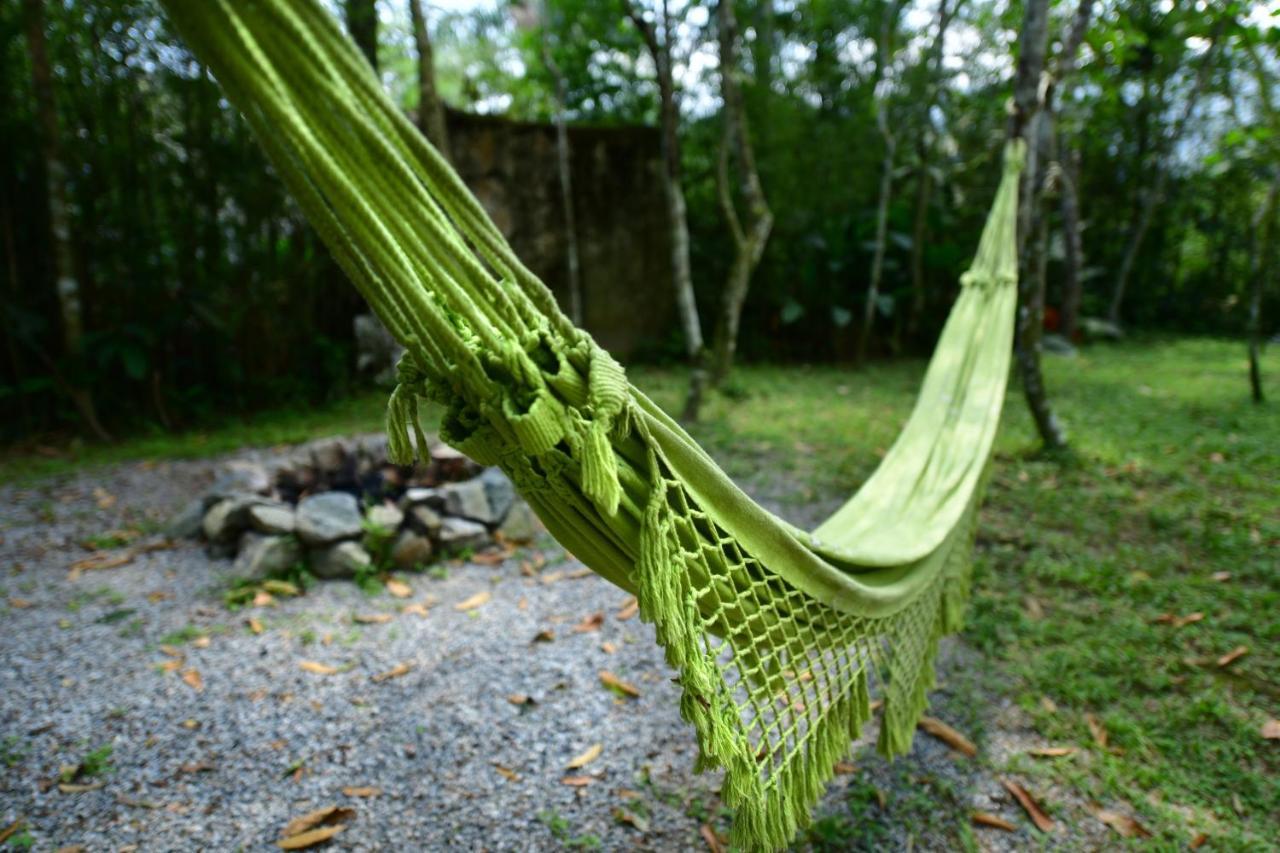Chalé Privativo à beira do rio Jaguareguava na Mata Atlântica em Bertioga SP Villa Esterno foto